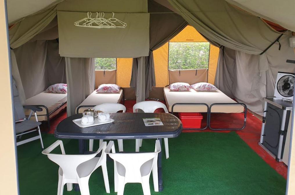 Easyatent Safari Tent Lanterna Červar-Porat Стая снимка