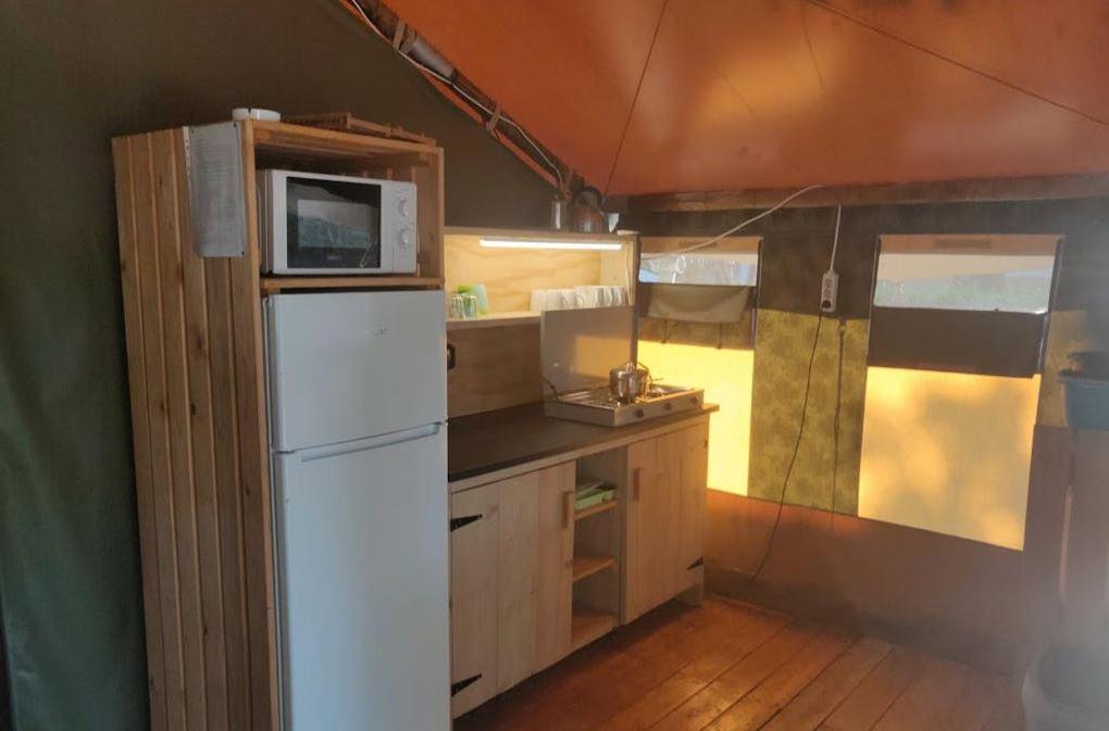 Easyatent Safari Tent Lanterna Červar-Porat Стая снимка